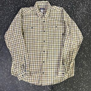 Patagonia Men's Fishing Shirt Green
Plaid Lightweight Organic Cotton
Size Large